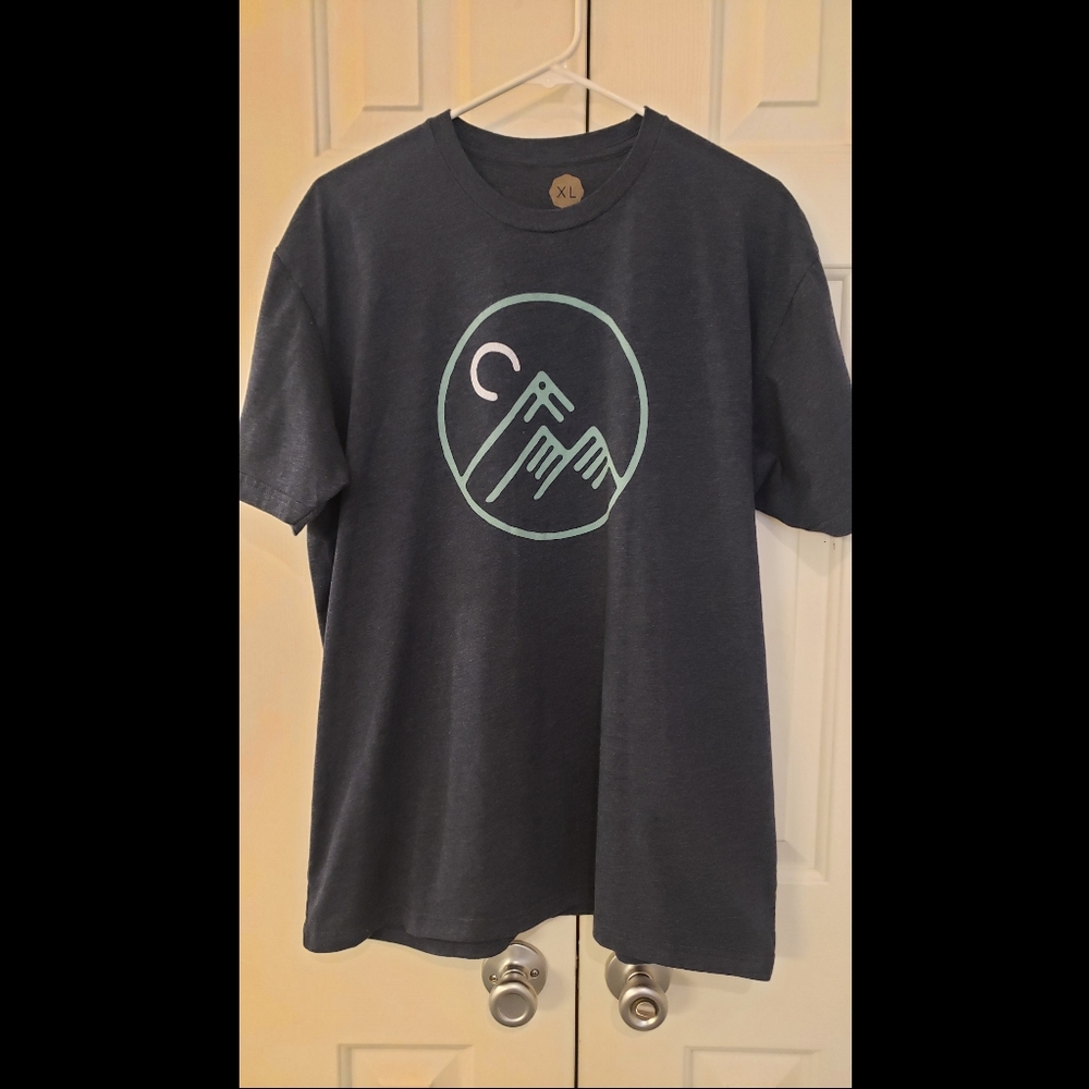 XL Wohven Graphic Blue Mountian Short Sleeve TShirt